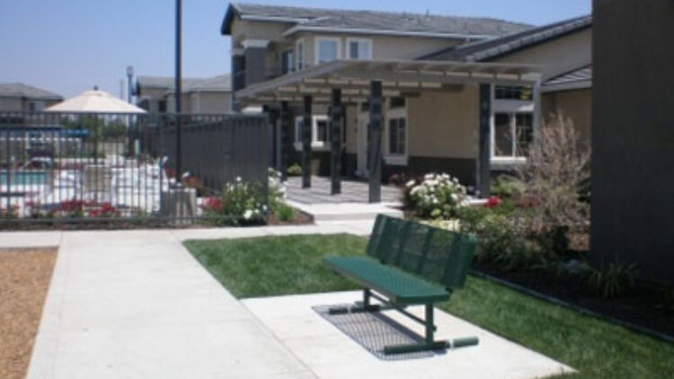 Valley Oaks Apartments (Tulare)